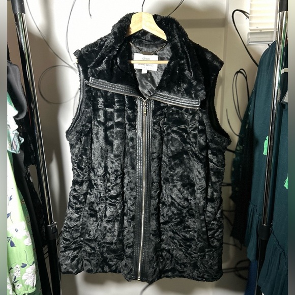 dennis basso Jackets & Blazers - Dennis Basso Black Faux Fur Vest with Satin Lining, Multi-pockets, Size XL